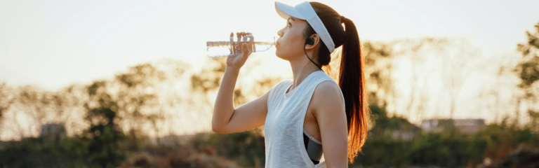 El agua purificada es una elección excelente para los deportistas que buscan optimizar su rendimiento y mejorar su salud en general