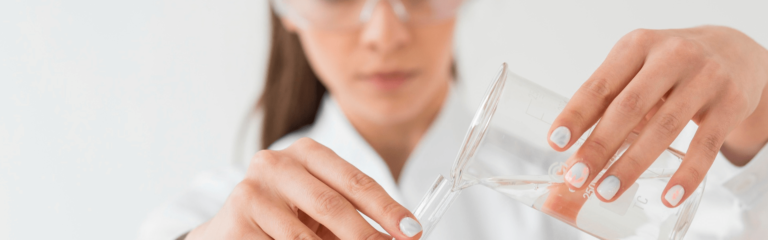 El papel del agua en laboratorios y entornos sanitarios es especialmente crítico