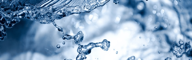 El agua suavizada se obtiene mediante un proceso de intercambio iónico.