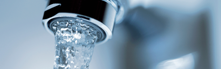 El agua de ósmosis inversa es un recurso esencial para numerosas industrias