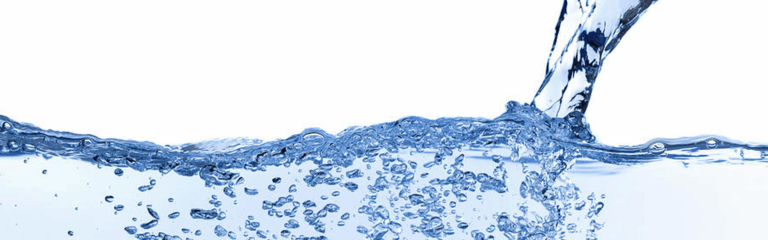 Además de sus beneficios en el hogar, el agua suavizada es crucial en numerosas aplicaciones industriales.