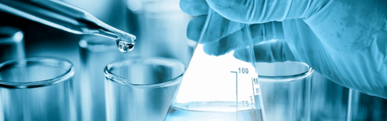 La alta pureza del agua desmineralizada la hace indispensable en numerosas industrias y aplicaciones.