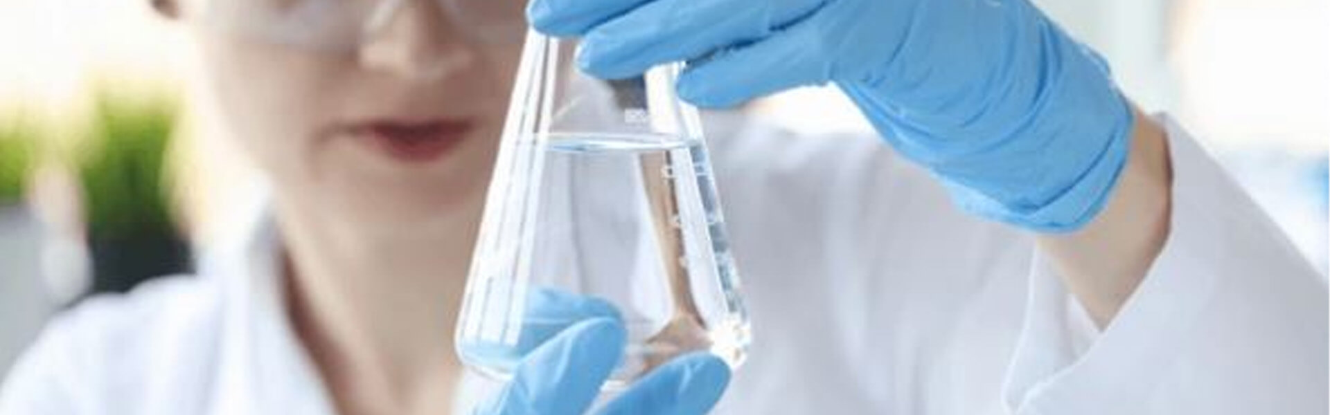 Agua Desmineralizada: Pureza Extrema para Aplicaciones Exigentes