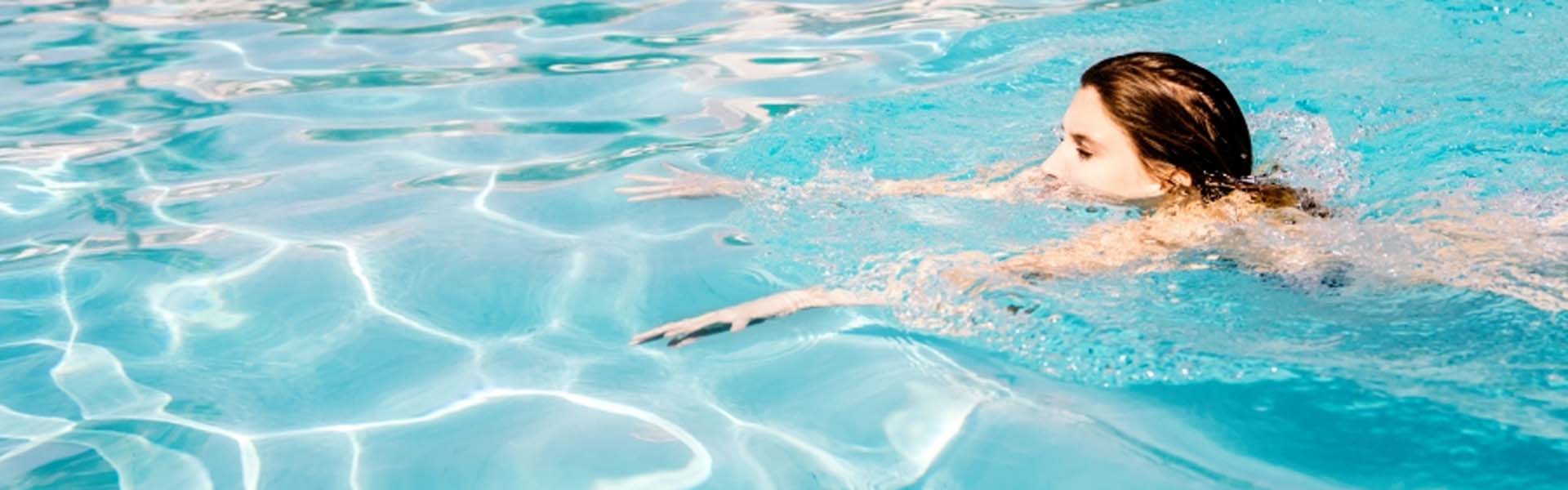 Llenado de albercas en Saltillo: ¿Por qué elegir agua tratada y transporte profesional?